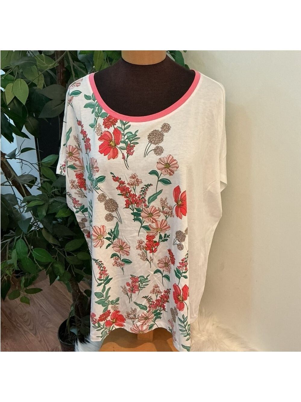 Women's Tommy Hilfiger 3X White Floral Short Sleeve Tee - Picture 3 of 11